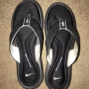 Nike comfort footbed sandals